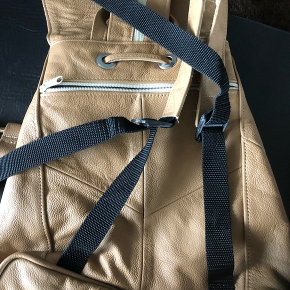 Backpack - Picture 3 of 6